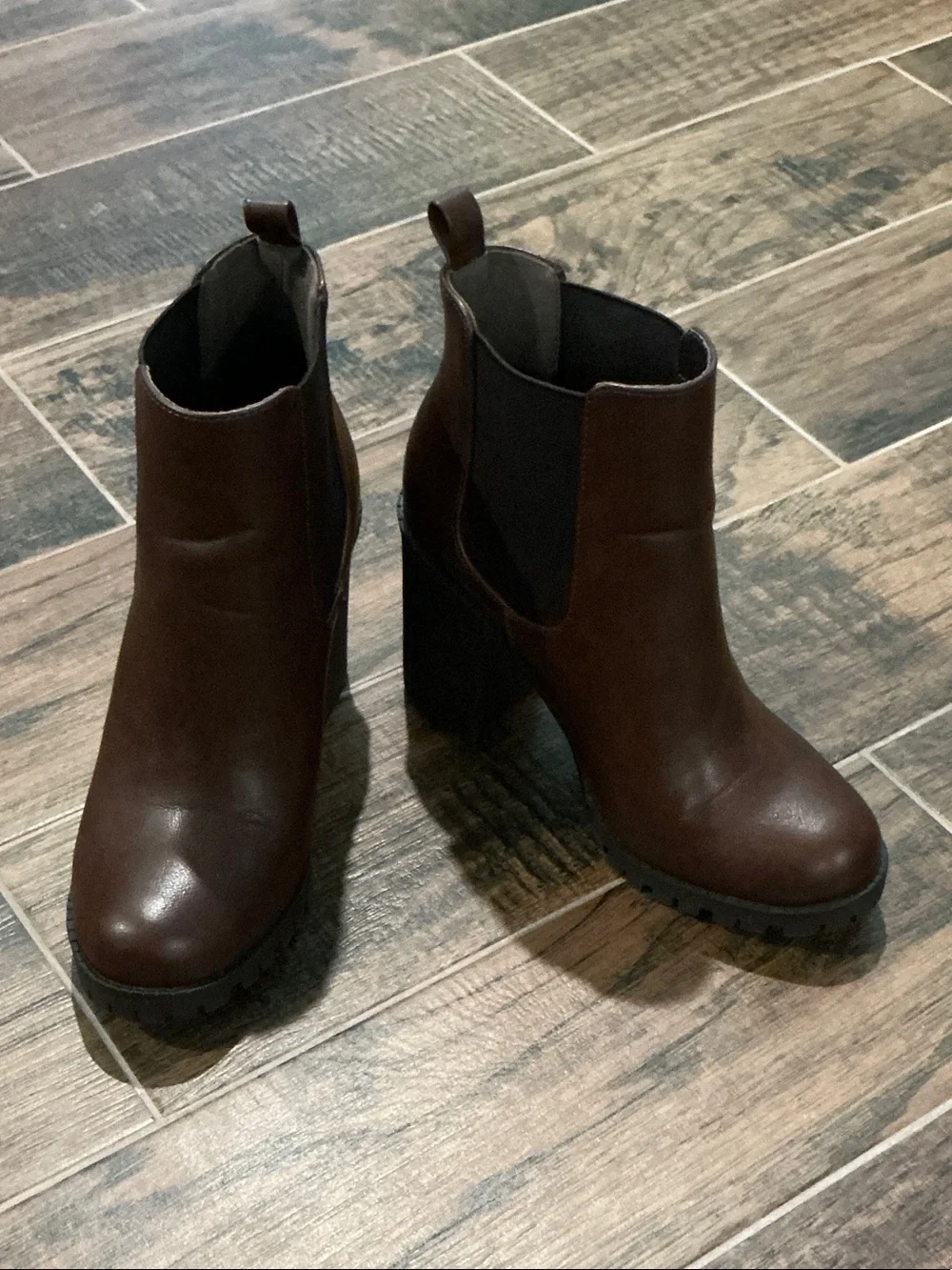 Soda Ankle Boot w/ Lug sole & chunky heel, size 8.5